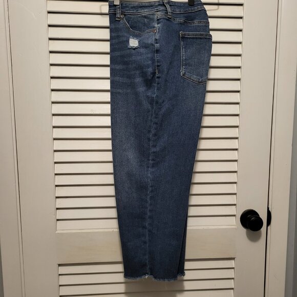 Sonoma Women's Cropped Jeans size 14 Petite Short Distressed w/Raw Fraye… - Picture 2 of 10